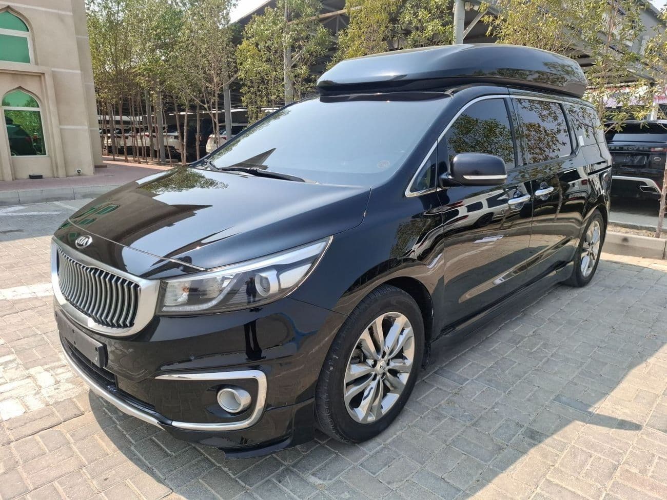 2016 Kia Carnival thumbnail 3