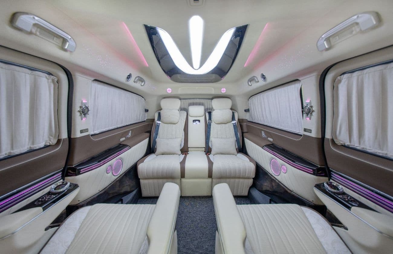 2025 Mercedes Benz V300 thumbnail 8