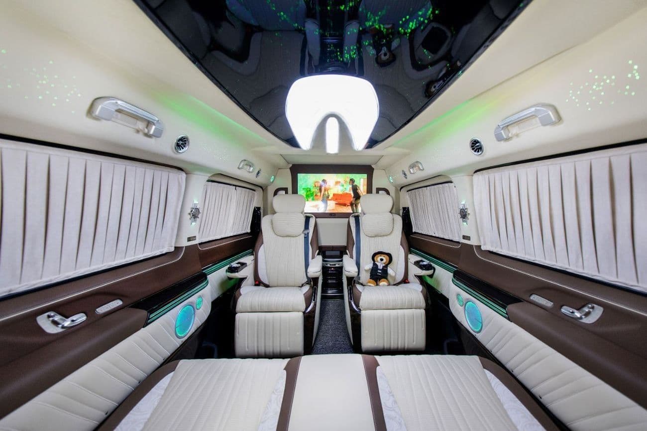 2025 Mercedes Benz V300