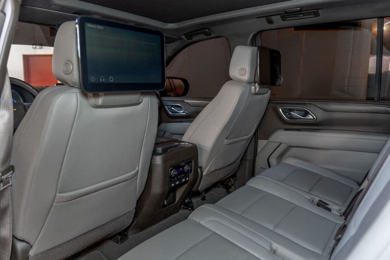 2024 Chevrolet Suburban LT thumbnail 5