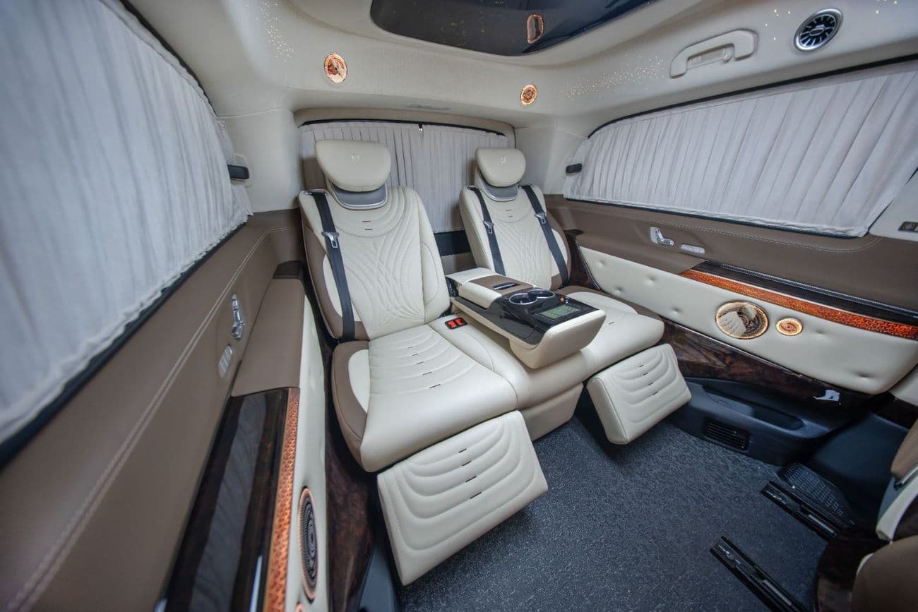2025 Mercedes Benz V300 AVANTGARDE thumbnail 8