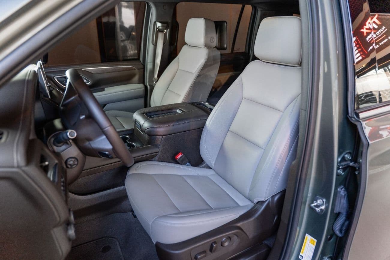 2024 Chevrolet Suburban LT thumbnail 3