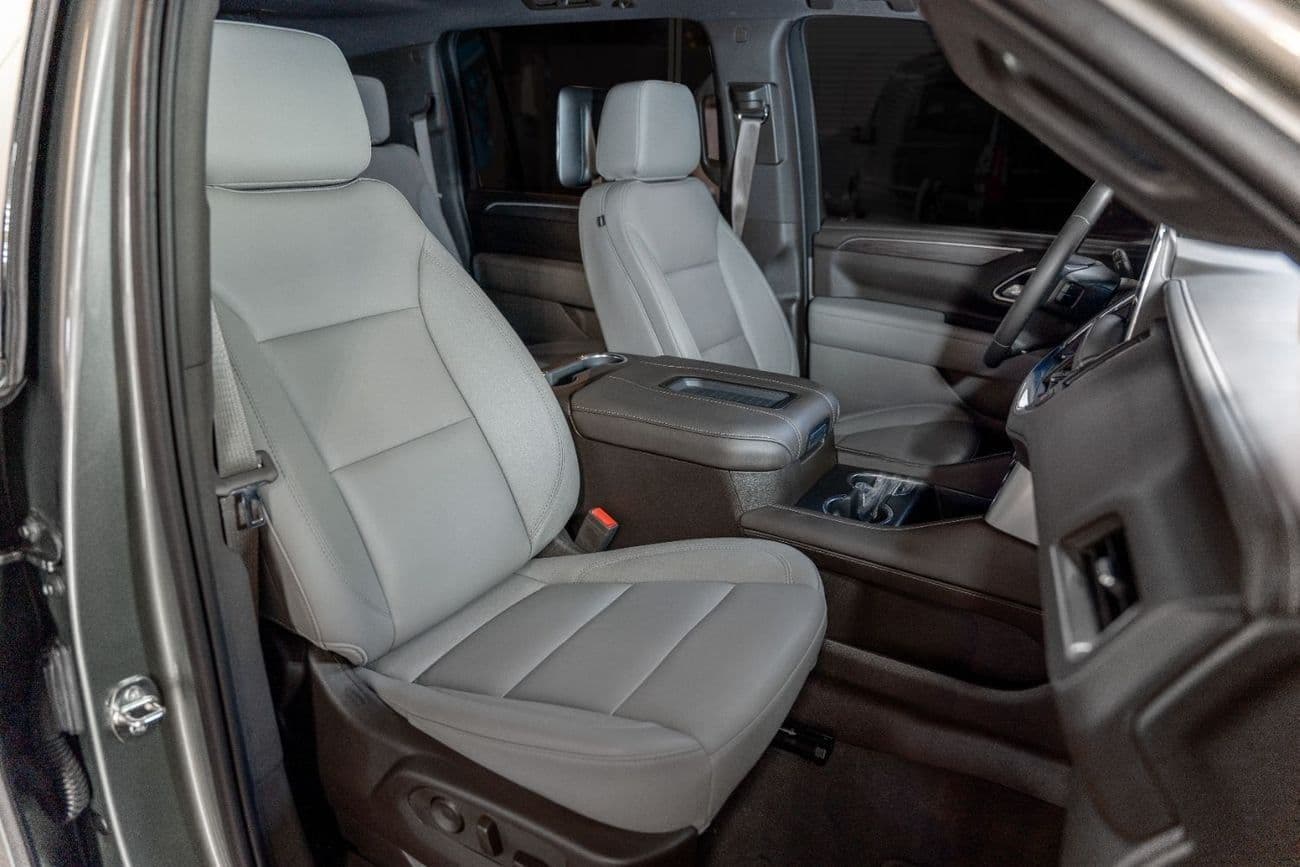 2024 Chevrolet Suburban LT thumbnail 4