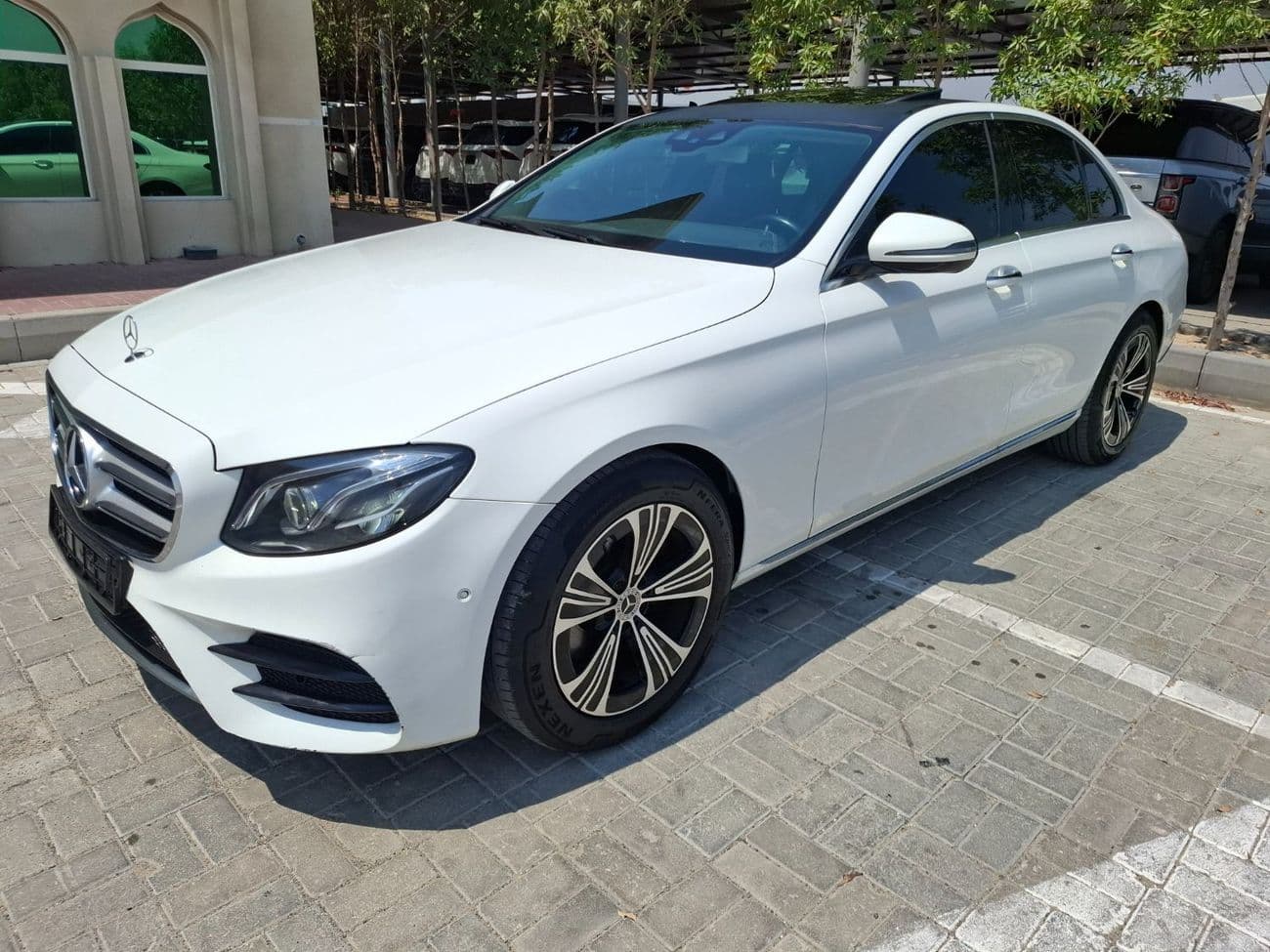 2017 Mercedes Benz E220 D STANDARD thumbnail 3