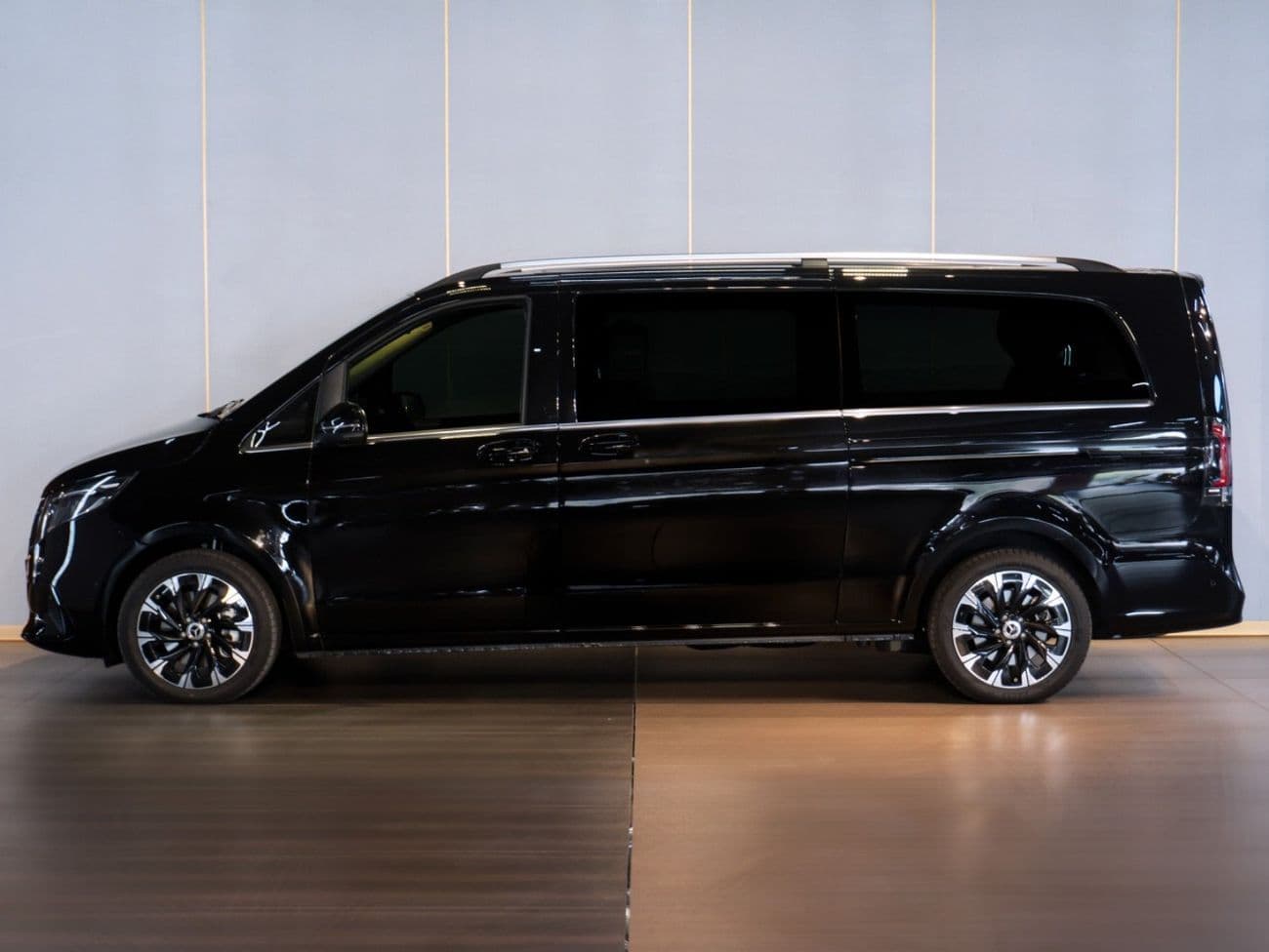 2026 Mercedes Benz V300 AVANTGARDE thumbnail 5