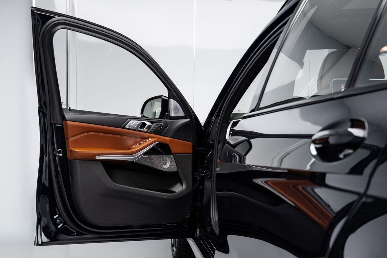 2021 BMW X7 M50i thumbnail 6