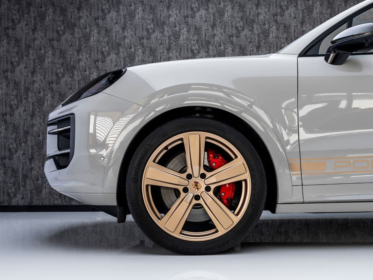 2025 Porsche Cayenne GTS thumbnail 6