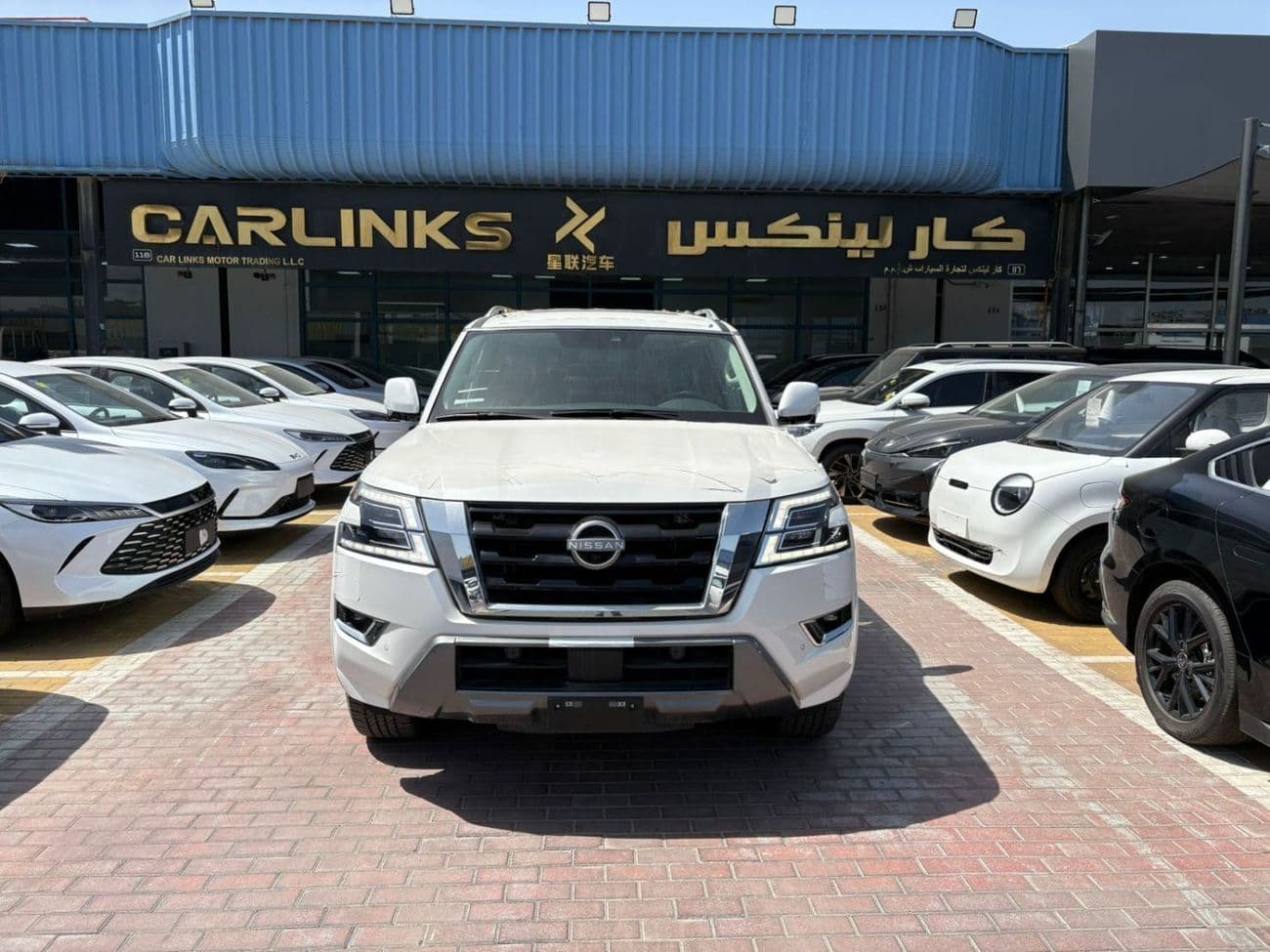 2024 Nissan Armada SL thumbnail 2