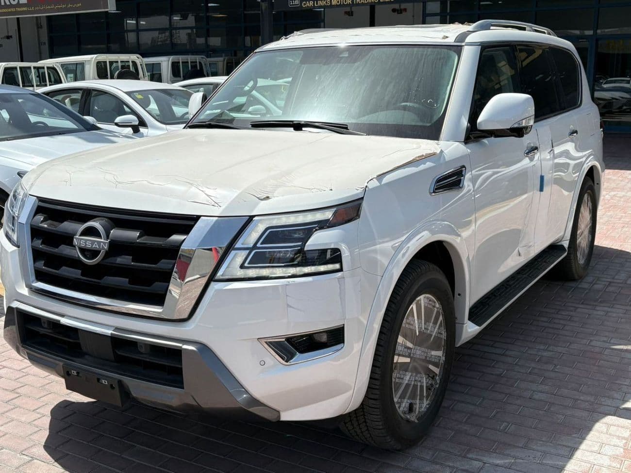 2024 Nissan Armada SL thumbnail 3