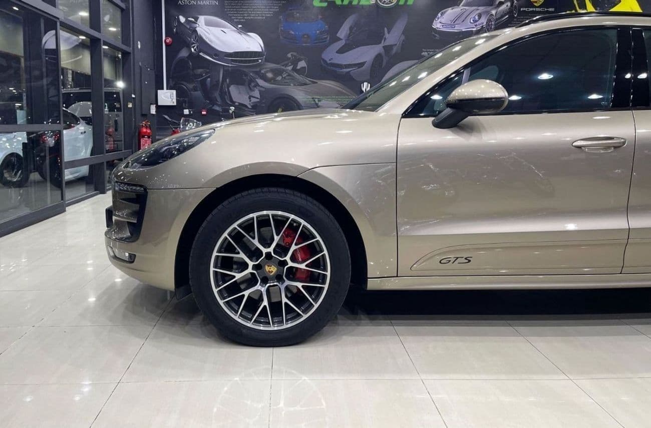 2017 Porsche Macan GTS thumbnail 6