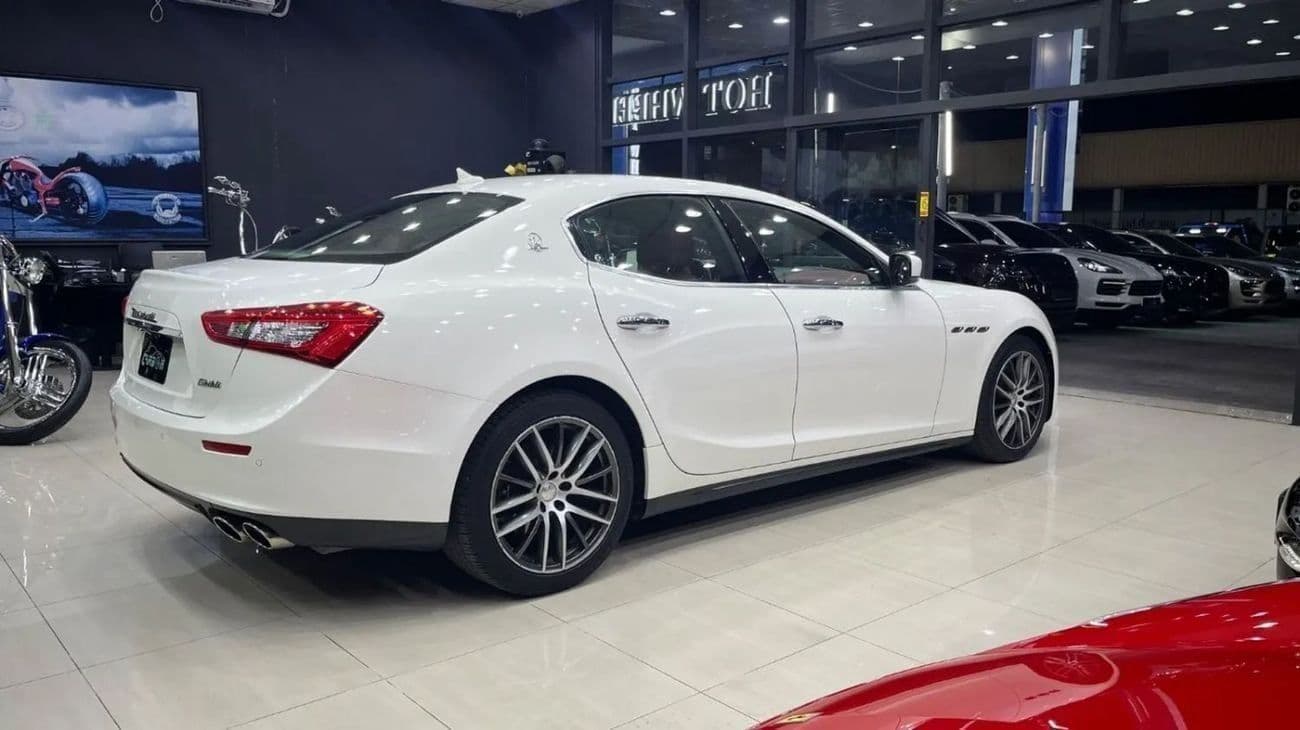 2015 Maserati Ghibli STANDARD thumbnail 8