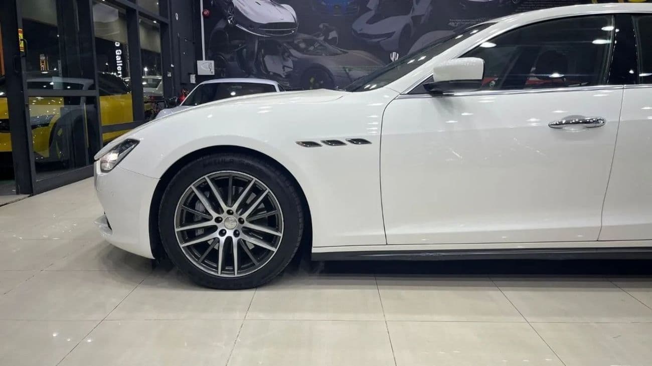 2015 Maserati Ghibli STANDARD thumbnail 4