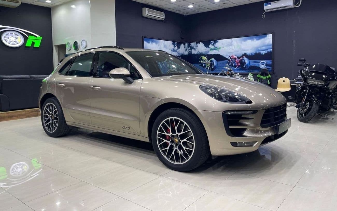 2017 Porsche Macan GTS thumbnail 7