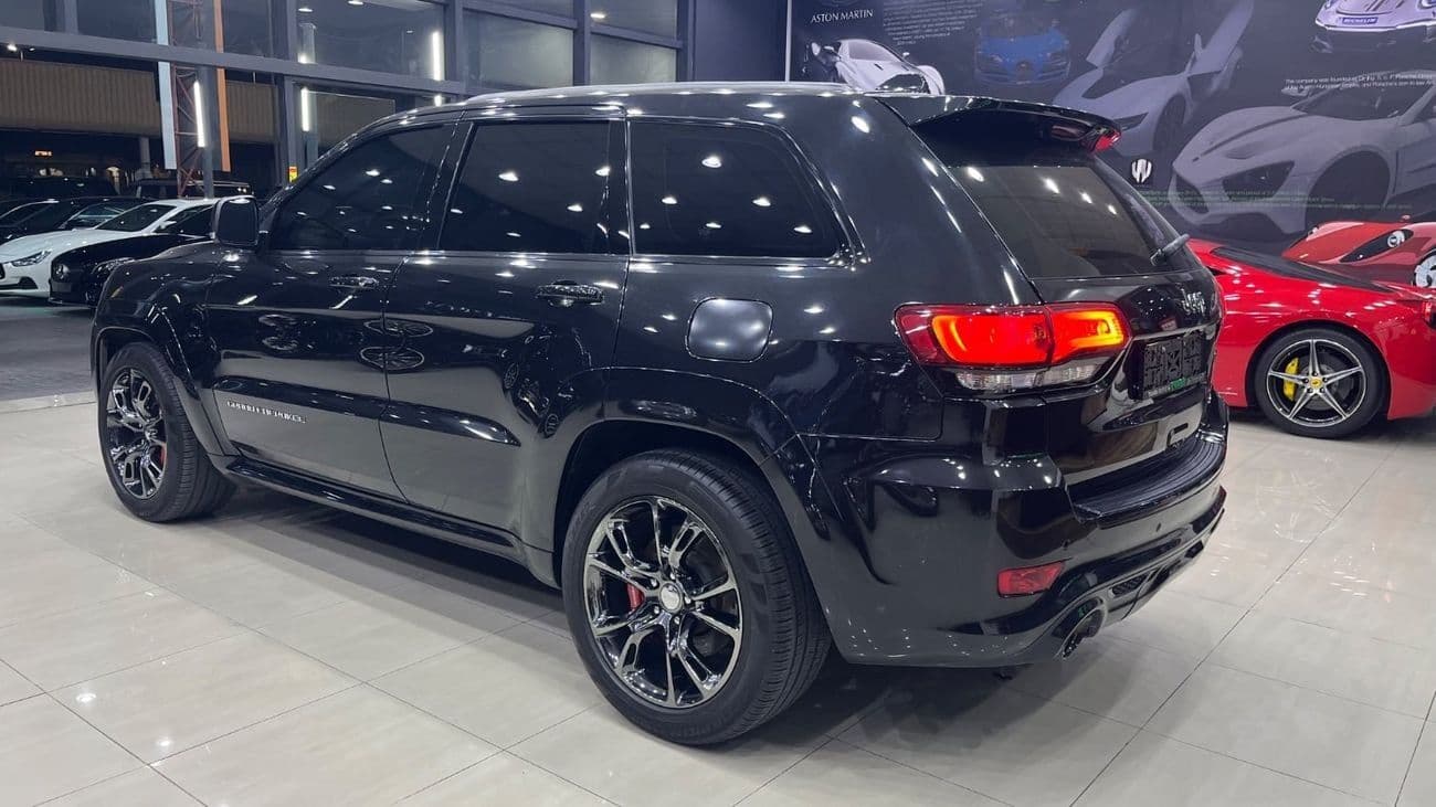 2016 Jeep Grand Cherokee SRT thumbnail 7