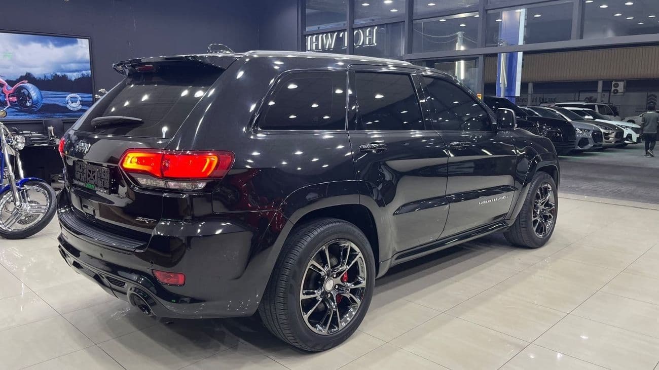 2016 Jeep Grand Cherokee SRT thumbnail 8