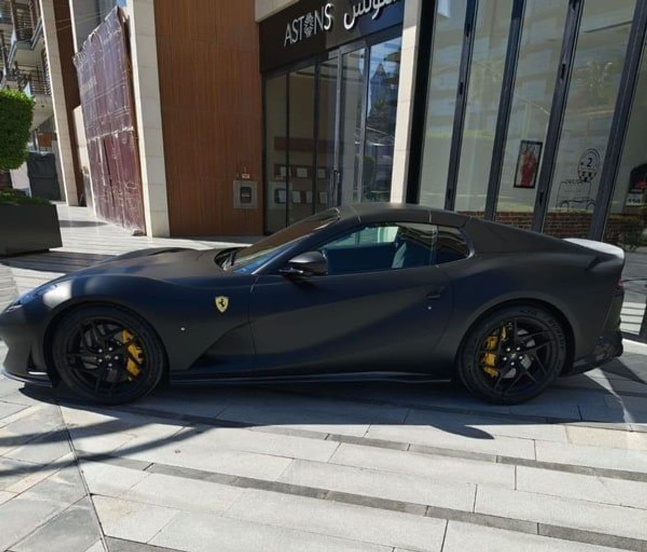 2023 Ferrari 812 GTS thumbnail 2