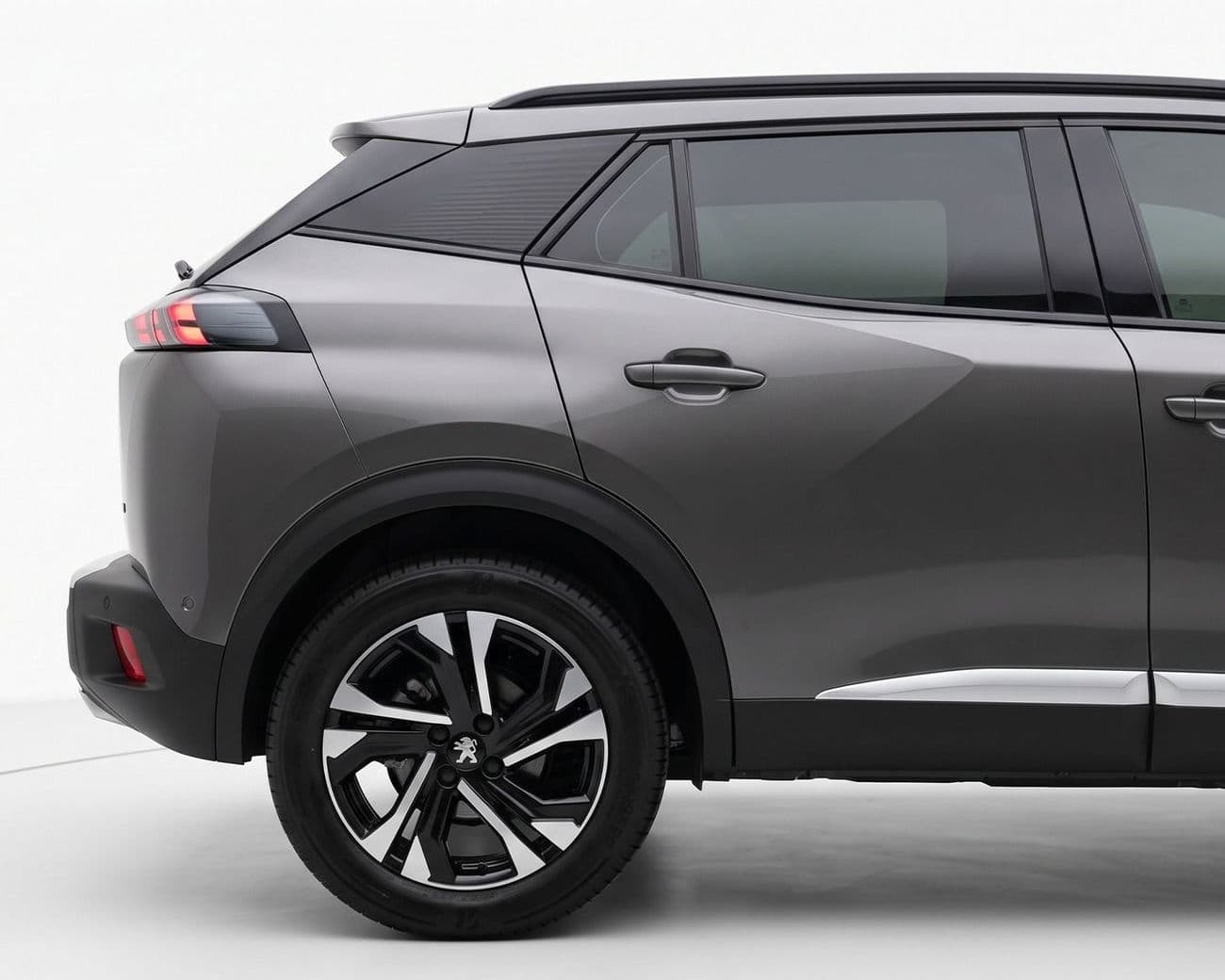 2023 Peugeot 2008 GT thumbnail 5