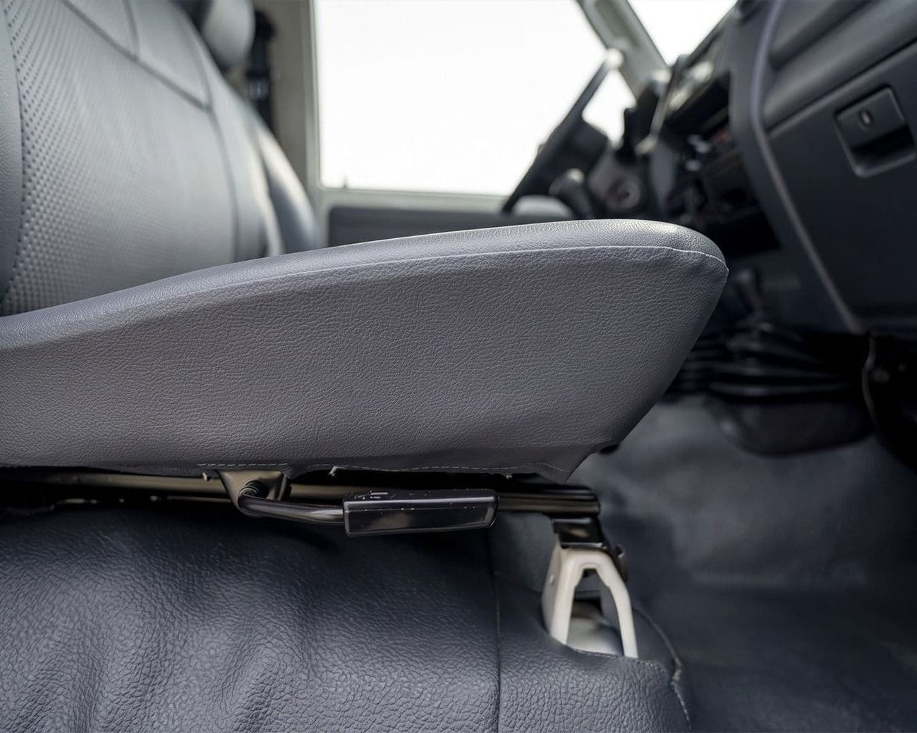2026 Toyota Land Cruiser 70 Standard Single Cabin thumbnail 6