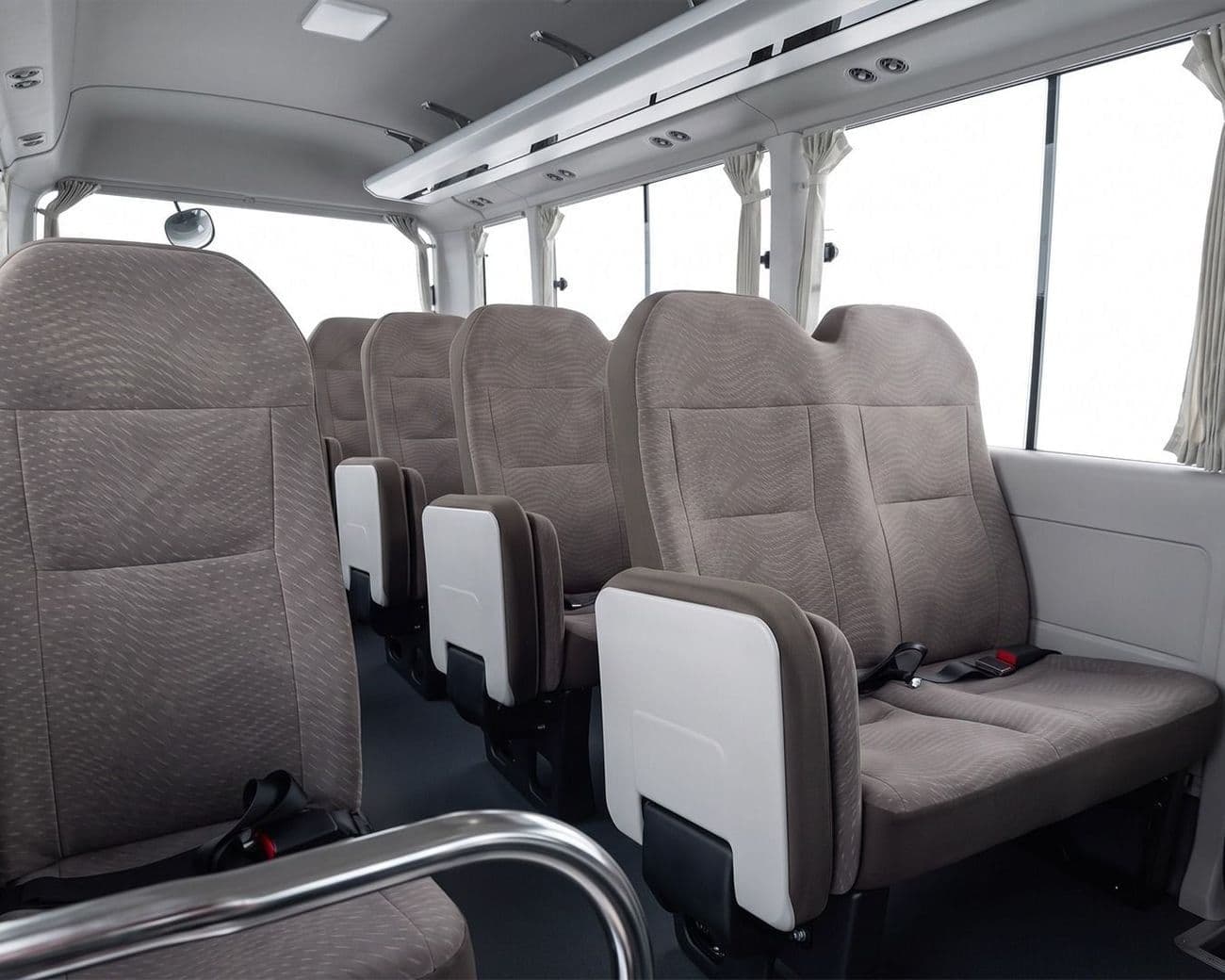 2026 Toyota Coaster thumbnail 7