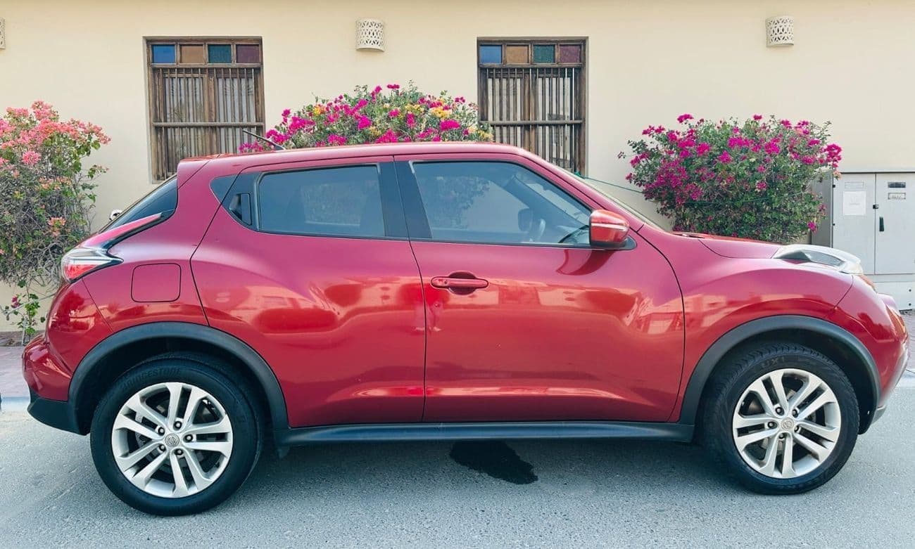 2015 Nissan Juke SV thumbnail 2