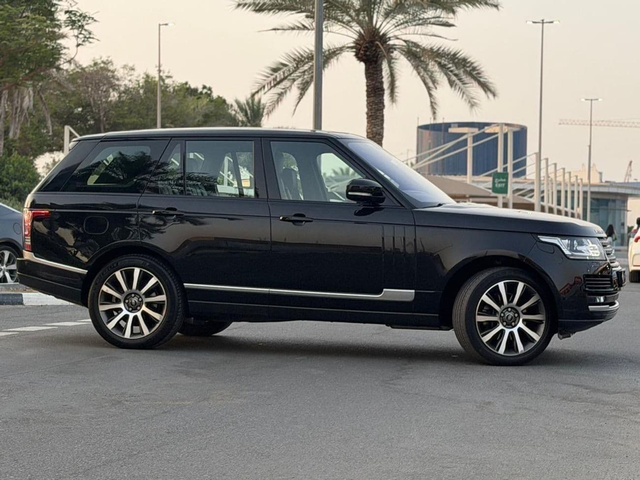 2016 Land Rover Range Rover HSE thumbnail 2