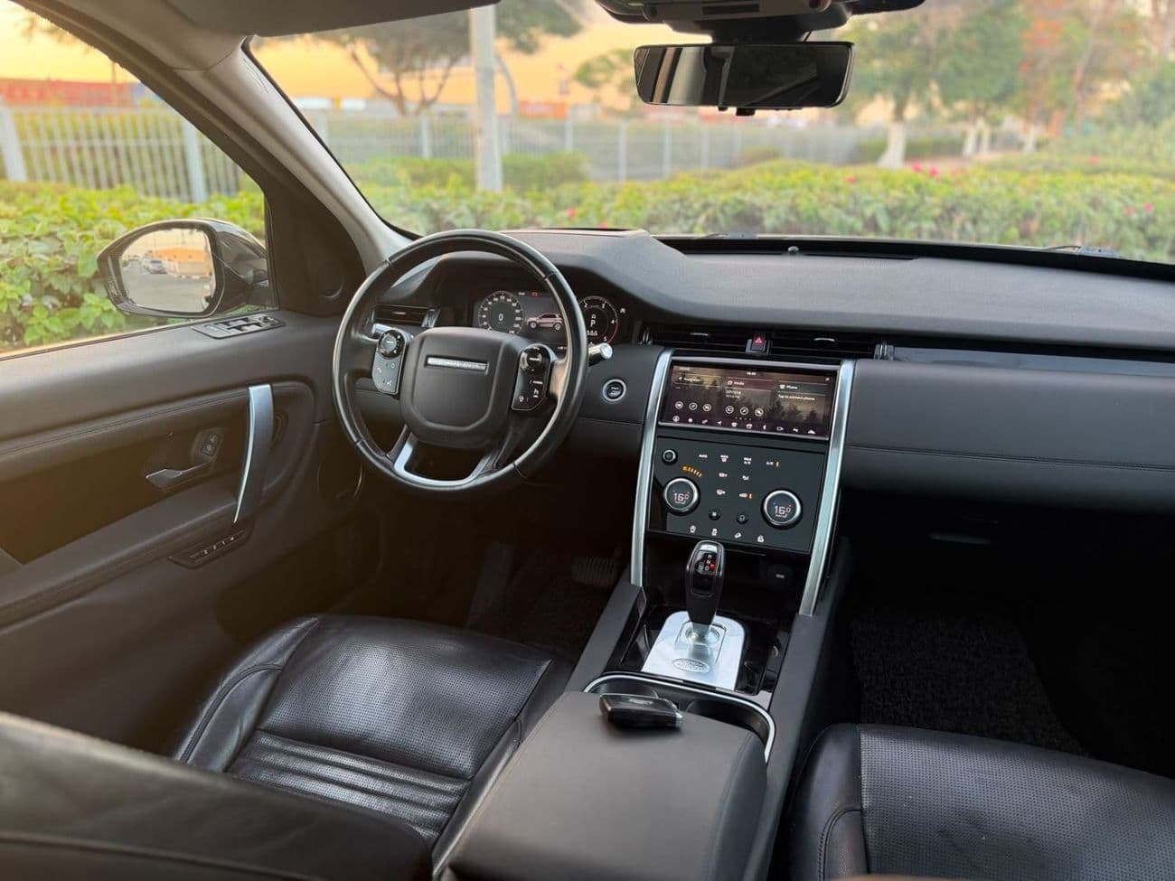 2020 Land Rover Discovery Sport R DYNAMIC SE P200 thumbnail 6