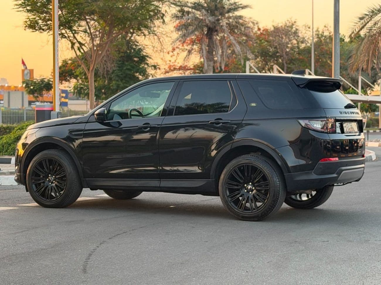 2020 Land Rover Discovery Sport R DYNAMIC SE P200 thumbnail 4