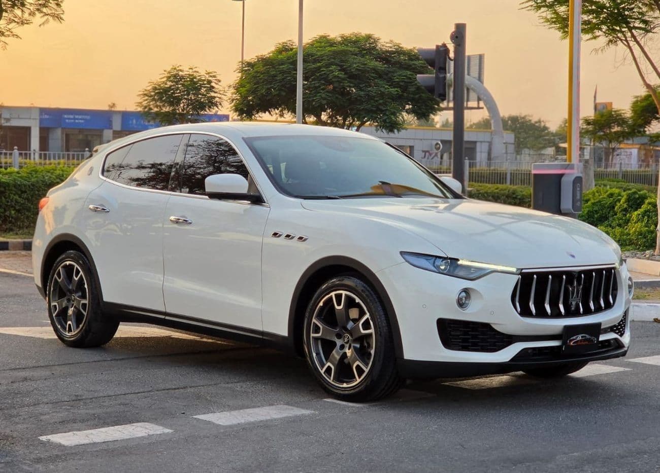 2020 Maserati Levante STANDARD thumbnail 2