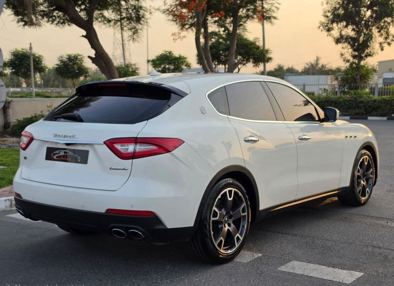 2020 Maserati Levante STANDARD thumbnail 4