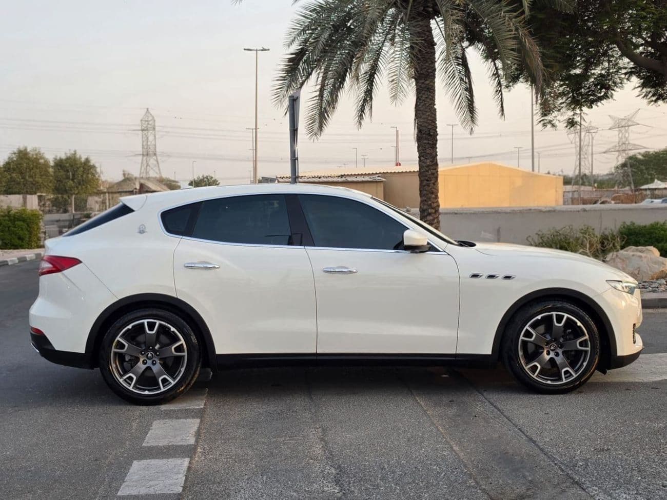 2020 Maserati Levante STANDARD thumbnail 5
