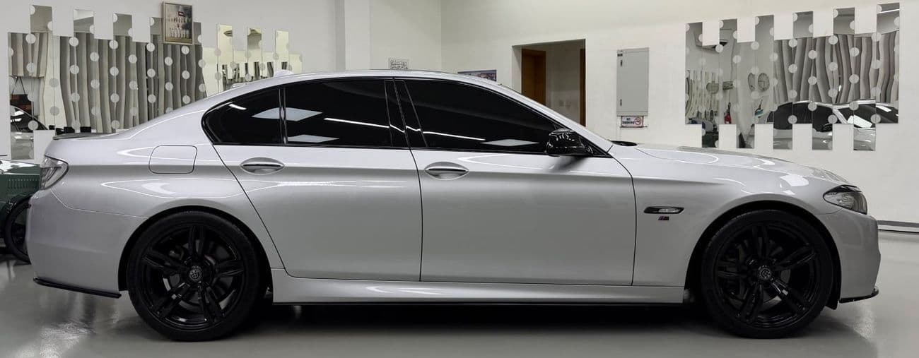 2012 BMW M550i thumbnail 5