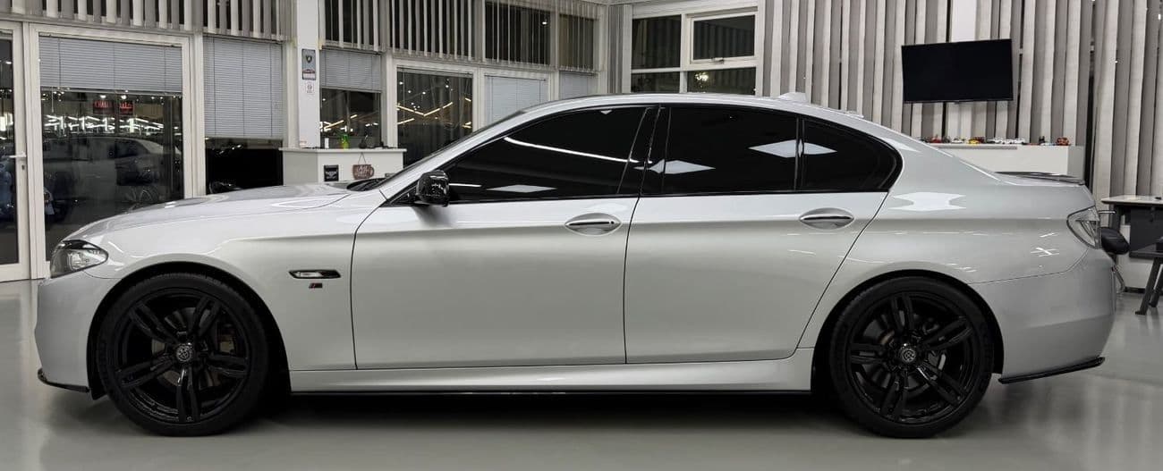 2012 BMW M550i thumbnail 6