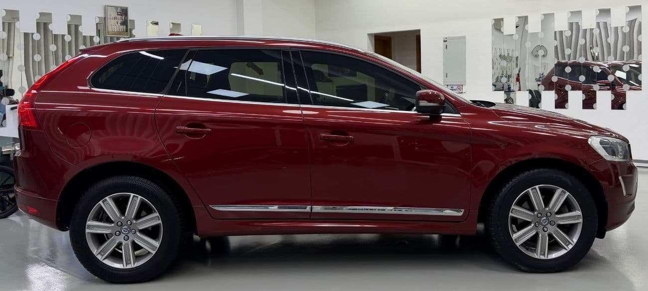 2016 Volvo XC60 MOMENTUM thumbnail 5