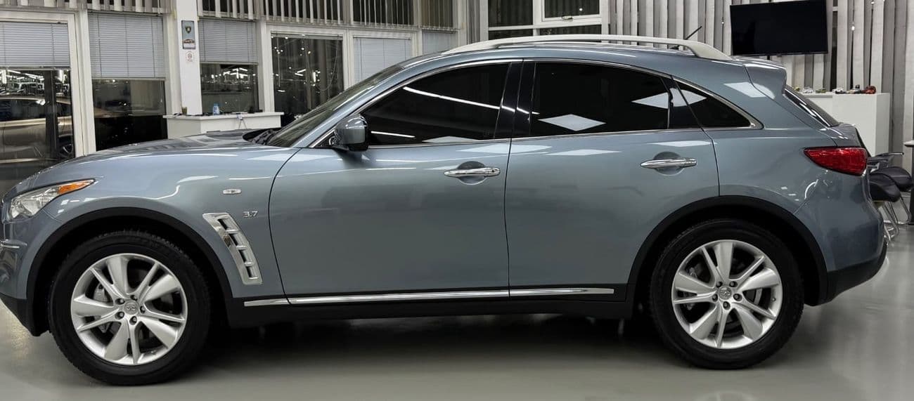 2018 Infiniti QX70 LUXURY thumbnail 6