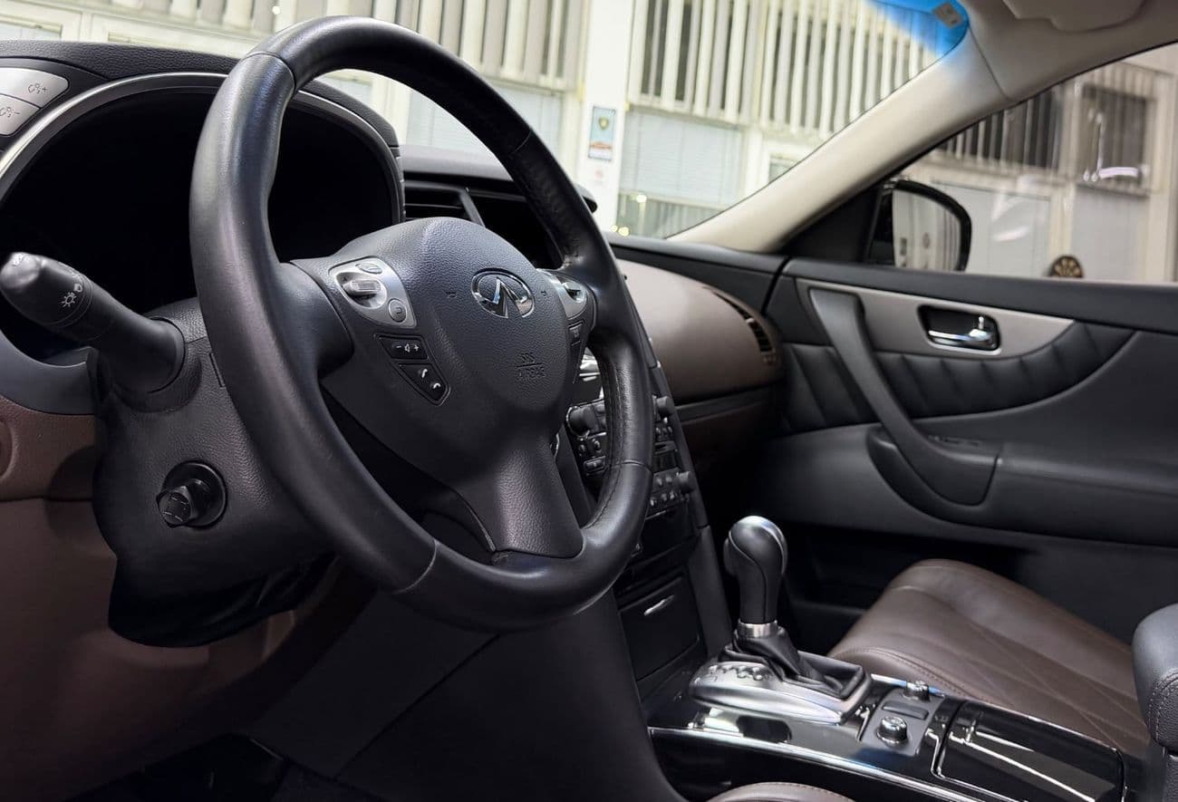 2018 Infiniti QX70 LUXURY thumbnail 7