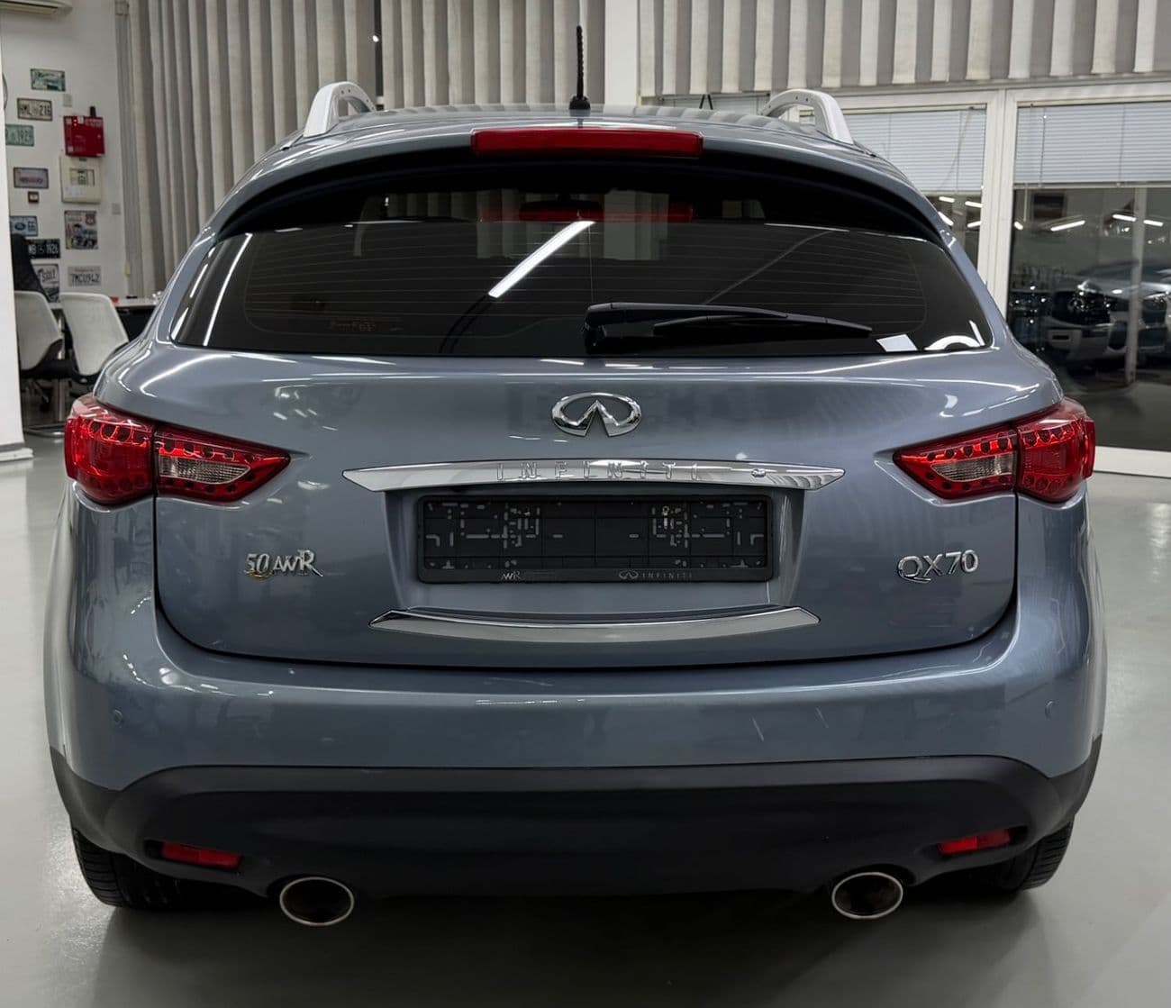 2018 Infiniti QX70 LUXURY thumbnail 3