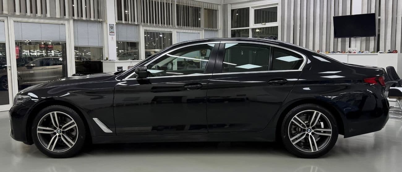 2021 BMW 520i EXCLUSIVE PLUS thumbnail 6