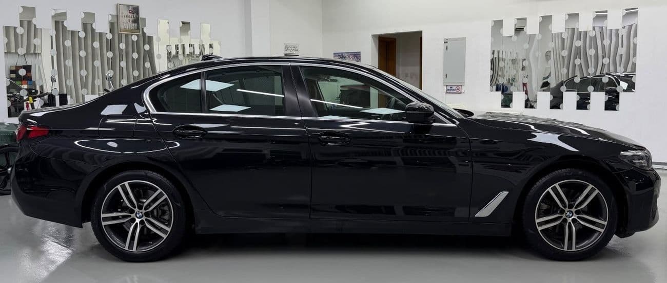 2021 BMW 520i EXCLUSIVE PLUS thumbnail 5