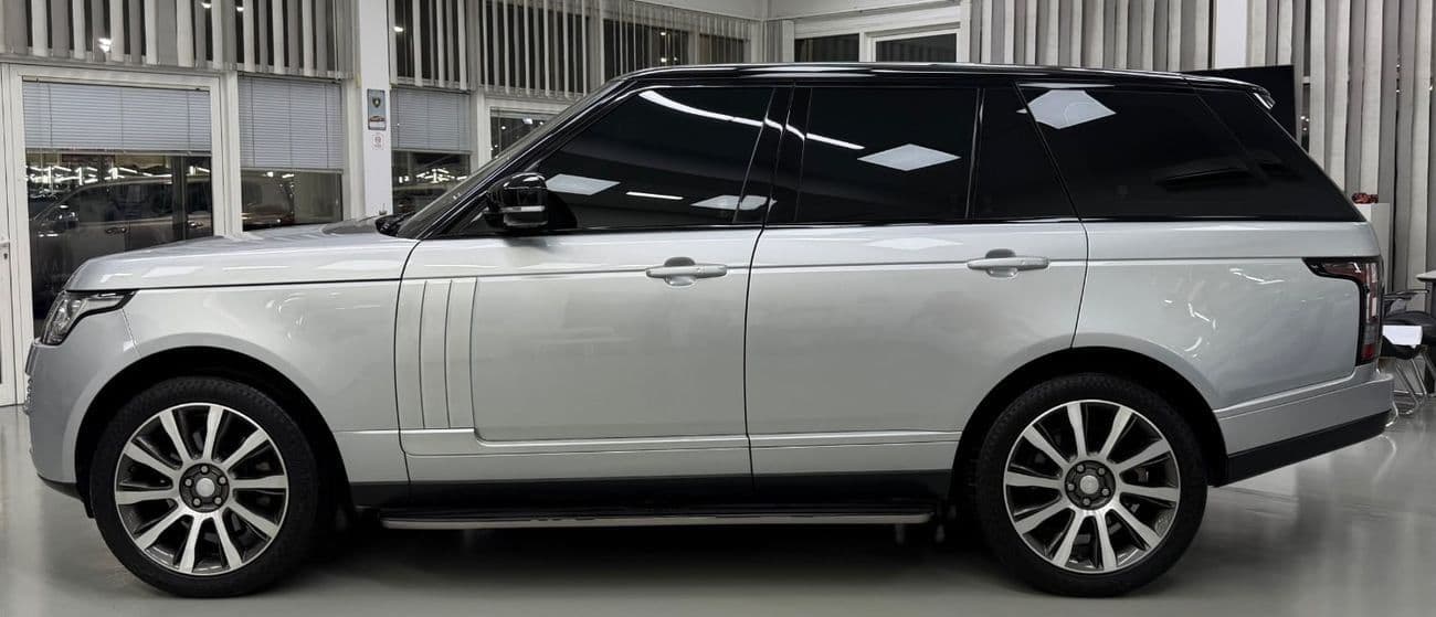 2016 Land Rover Range Rover HSE thumbnail 4