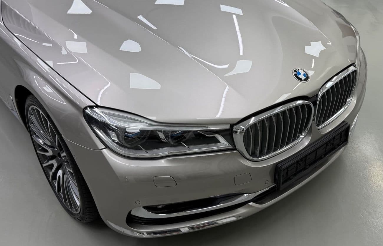 2016 BMW 750Li XDRIVE LUXURY EXECUTIVE thumbnail 2