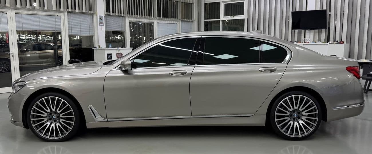 2016 BMW 750Li XDRIVE LUXURY EXECUTIVE thumbnail 6