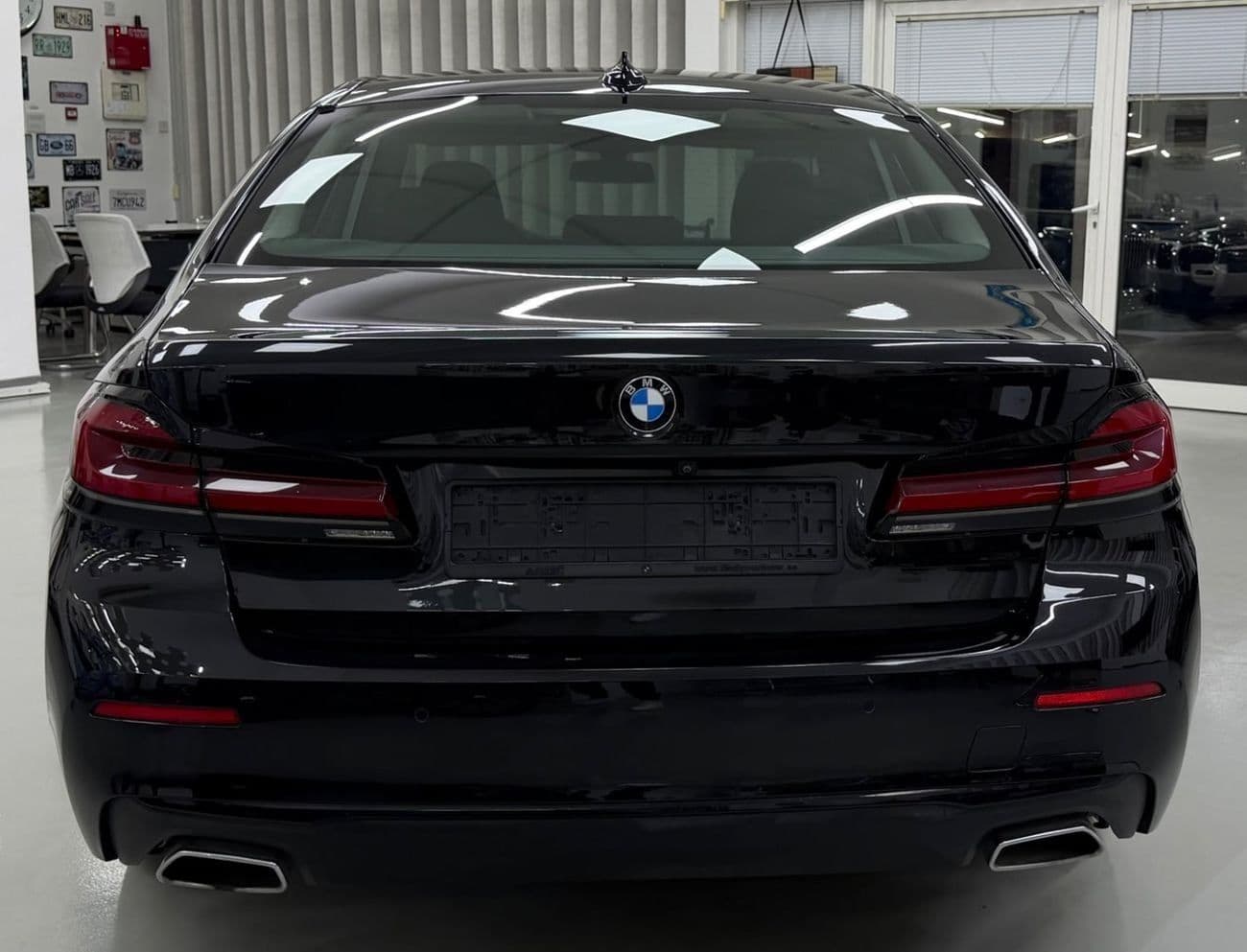 2021 BMW 520i EXCLUSIVE PLUS thumbnail 3