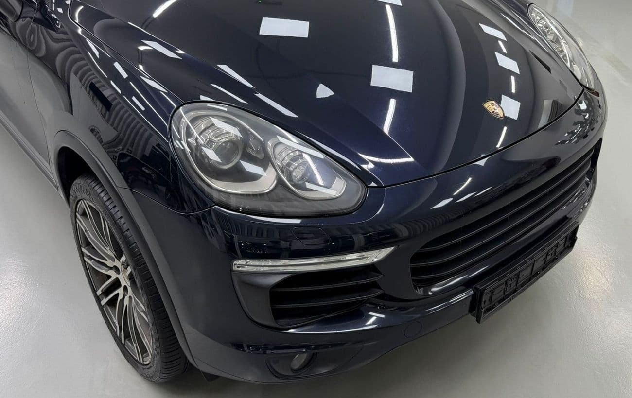 2015 Porsche Cayenne S thumbnail 2