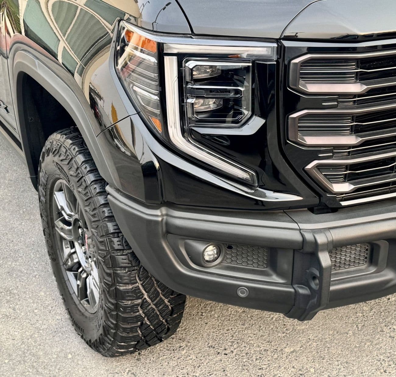 2024 GMC Sierra AT4X thumbnail 3