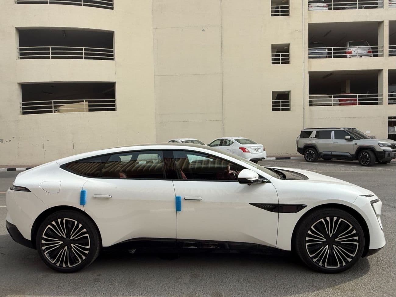 2025 Avatr 12 LUXURY thumbnail 3