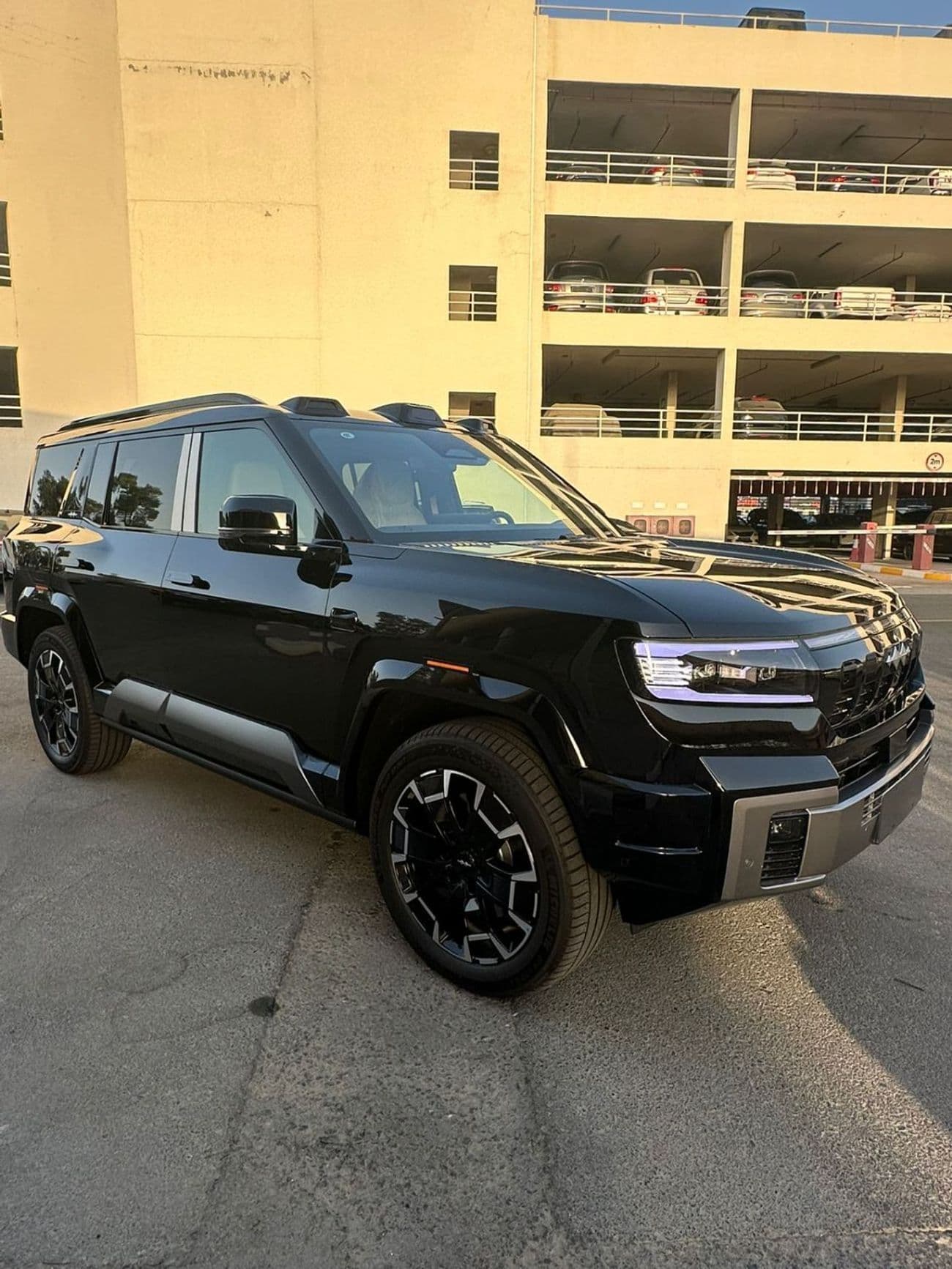 2025 BYD Leopard 8 FLAGSHIP thumbnail 3