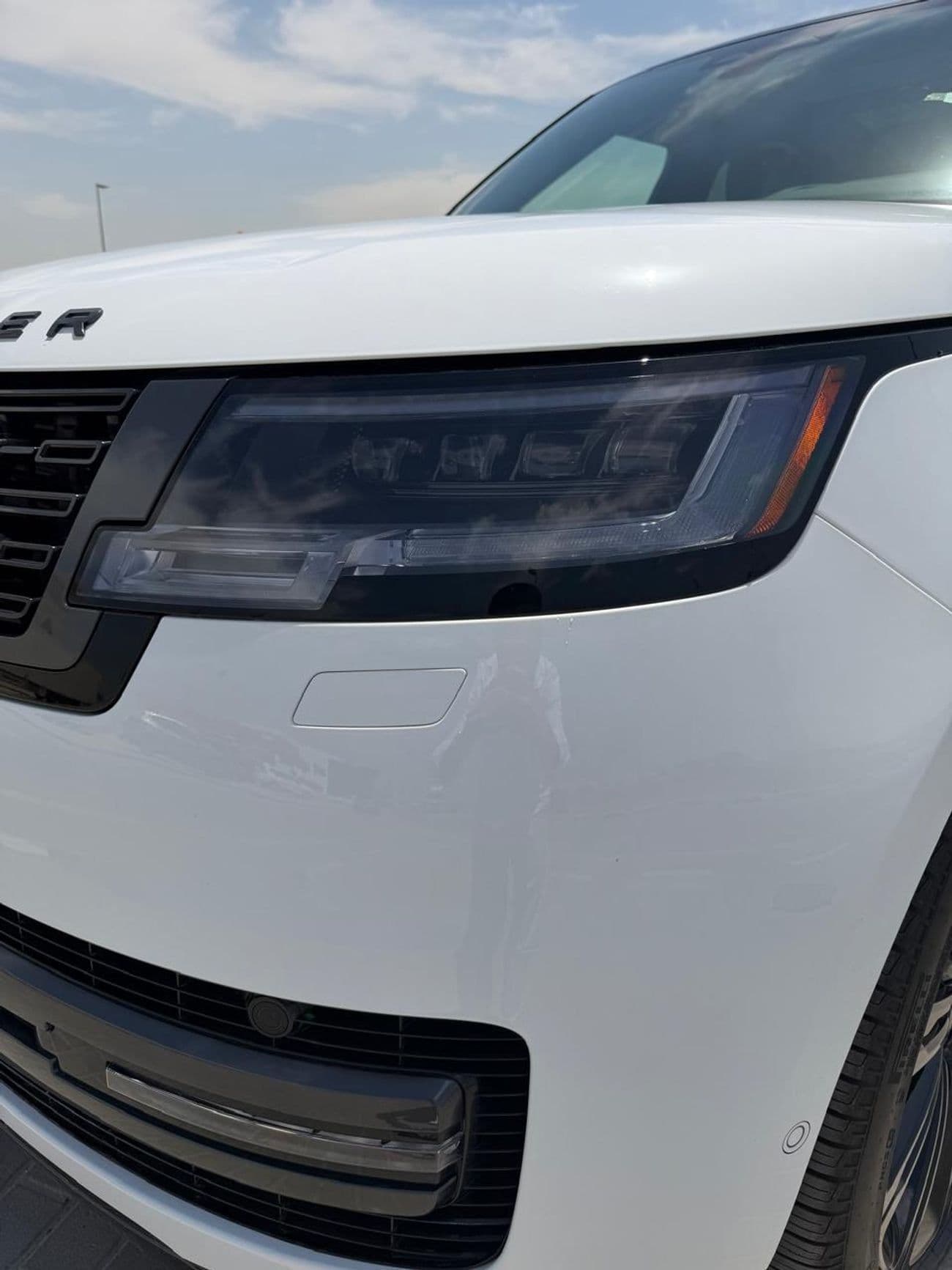 2025 Land Rover Range Rover SE thumbnail 5