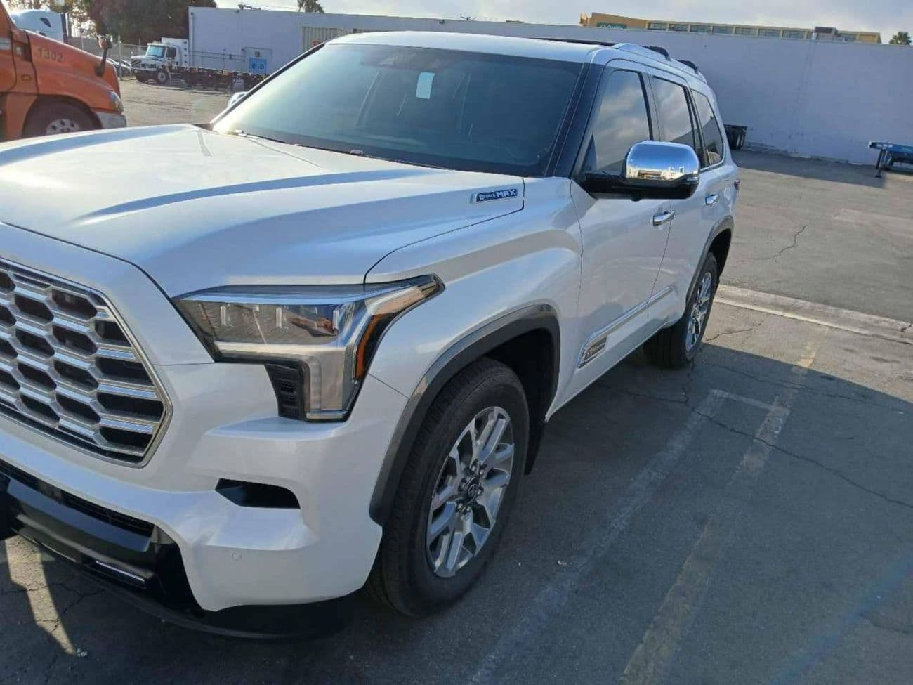 2025 Toyota Sequoia HYBRID thumbnail 3