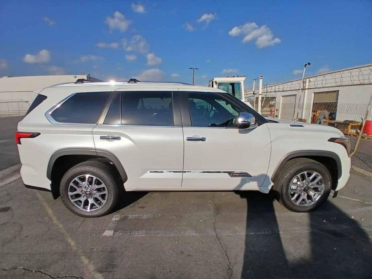 2025 Toyota Sequoia HYBRID thumbnail 5