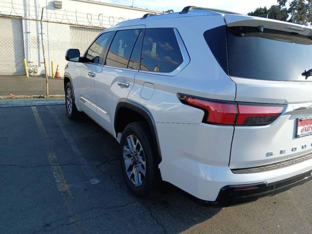 2025 Toyota Sequoia HYBRID thumbnail 6